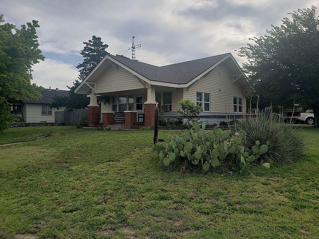 Photo of 820 S Locust St, Shattuck, OK
