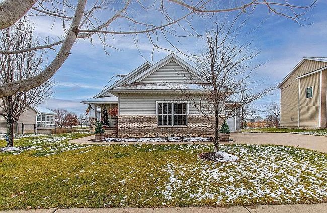 Photo of 2039 E 60th St, Davenport, IA