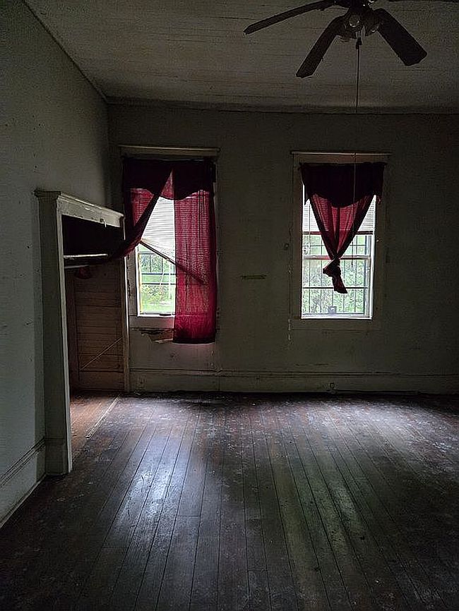 Image of 714 E Broadway St