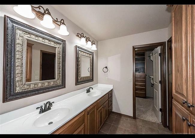 Photo of 705 S Division St, Sapulpa, OK
