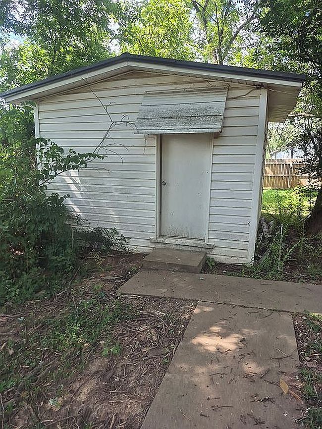 Photo of 217 N Larmon St, Colcord, OK