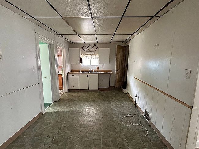 Additional photo 1 of property located at 3162 W 104th St