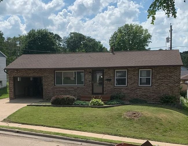 Photo of 2465 Trygg Dr, Dubuque, IA