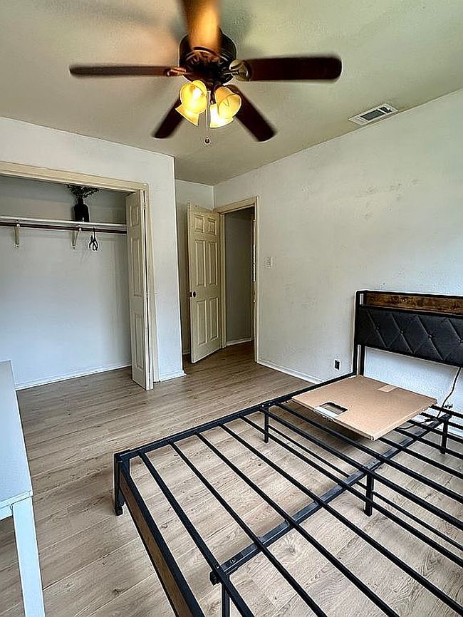 Photo of 204 34th St, Nederland, TX