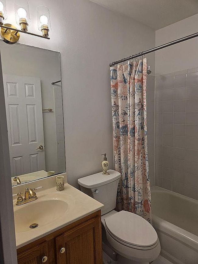 Photo of 40 Perri Cir, Middle Island, NY