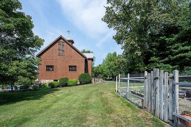 Image of 303 Jonathan Rd