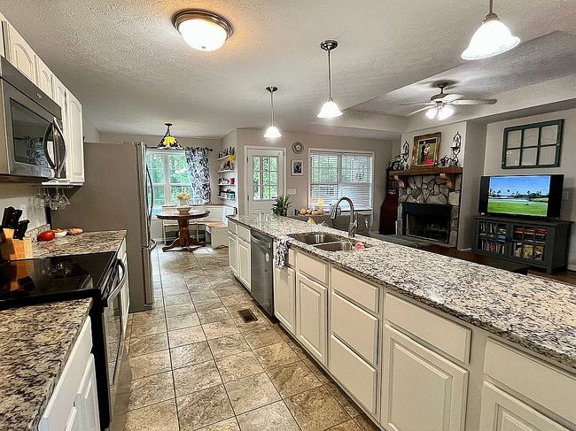 Photo of 201 Lay Lake Ln, Sylacauga, AL