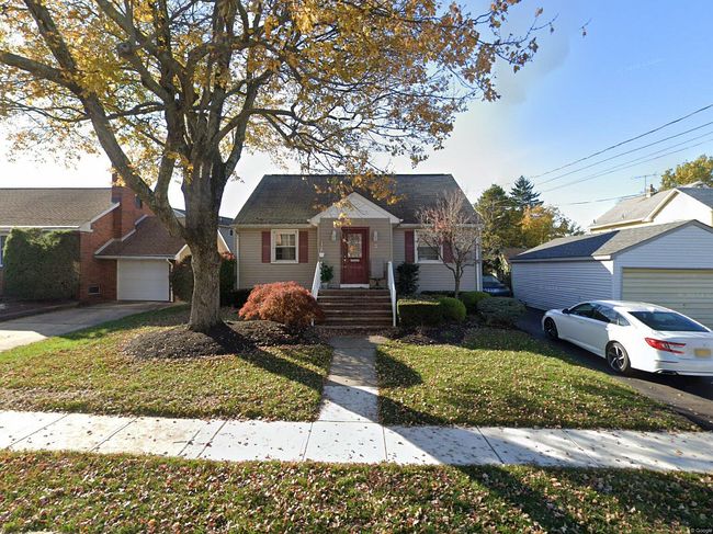 Photo of 2 Oakwood Pl, North Brunswick, NJ