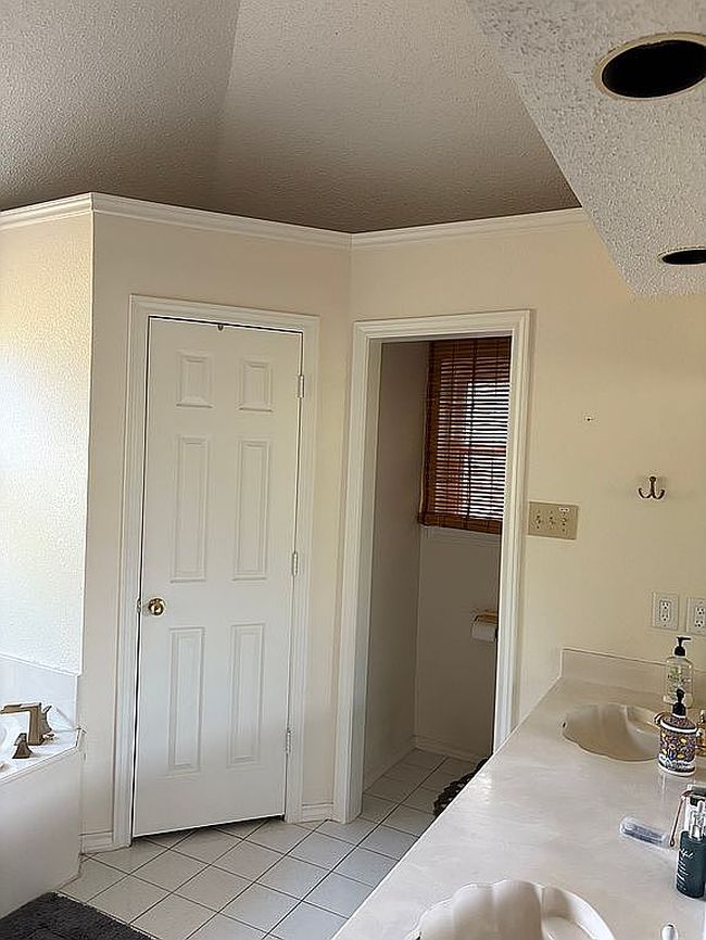 Photo of 10219 Gray Oak Ln, Fort Worth, TX