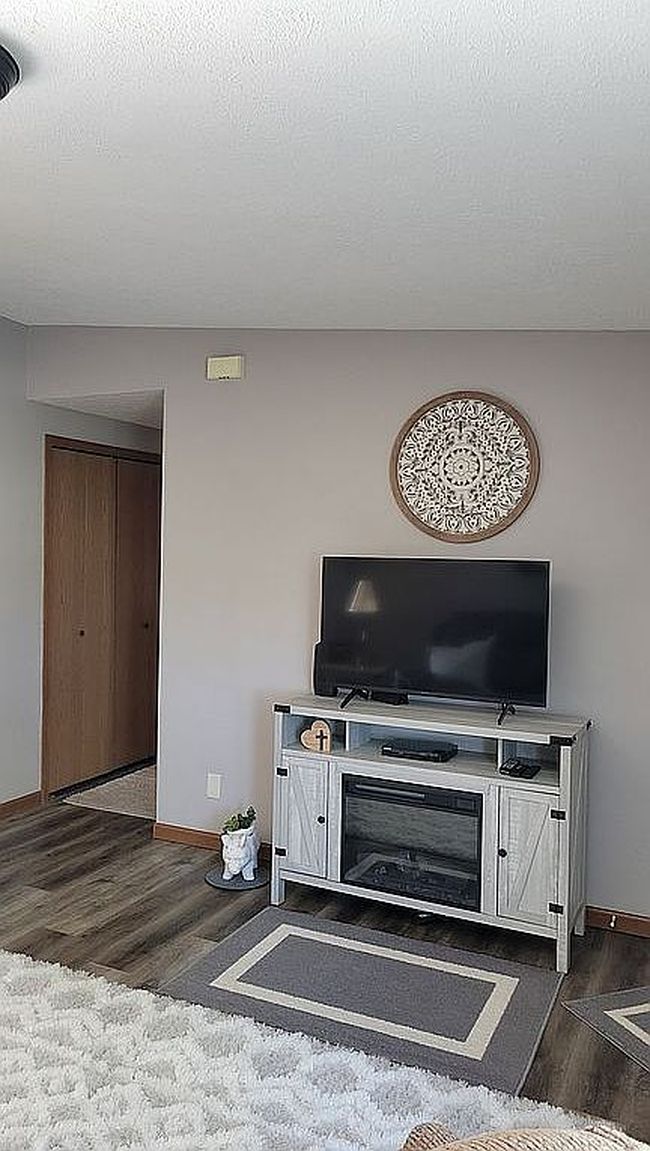 Image of 100 Farnsworth Rd