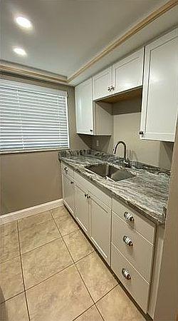 Image of 1221 Drew St Apt B9