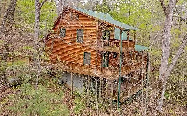 Photo of 879 Mill Stone Mountain Ln, Blue Ridge, GA
