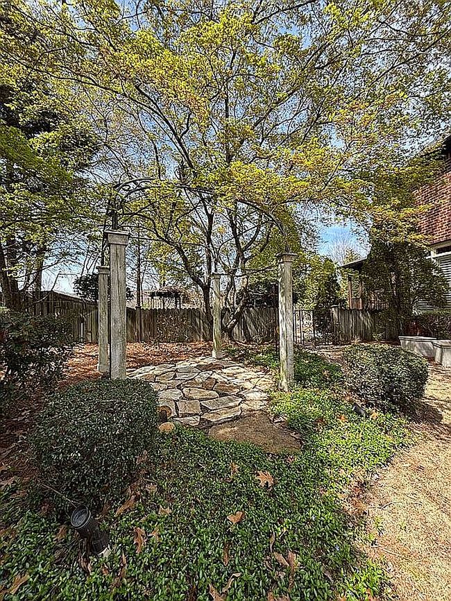 Image of 433 Woodward Rd