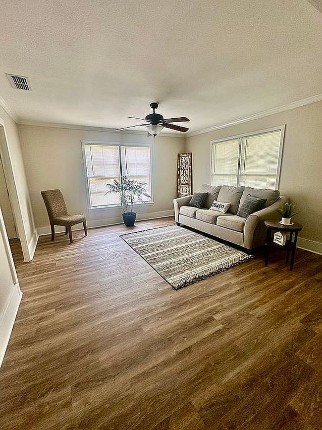 Additional photo 2 of property located at 1117 2nd St