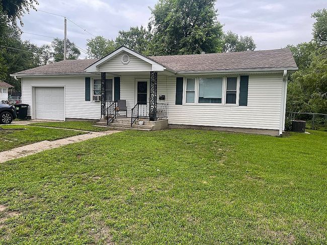 Image of 432 N Lyon Ave