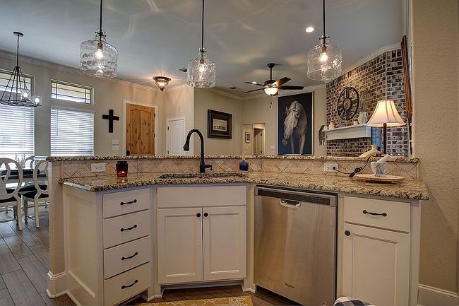 Additional photo 1 of property located at 223 E Emma St