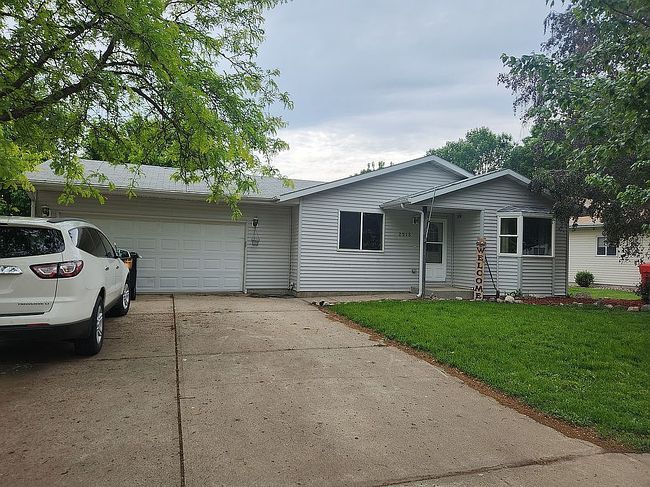 Photo of 2913 Lakeview Dr, Yankton, SD