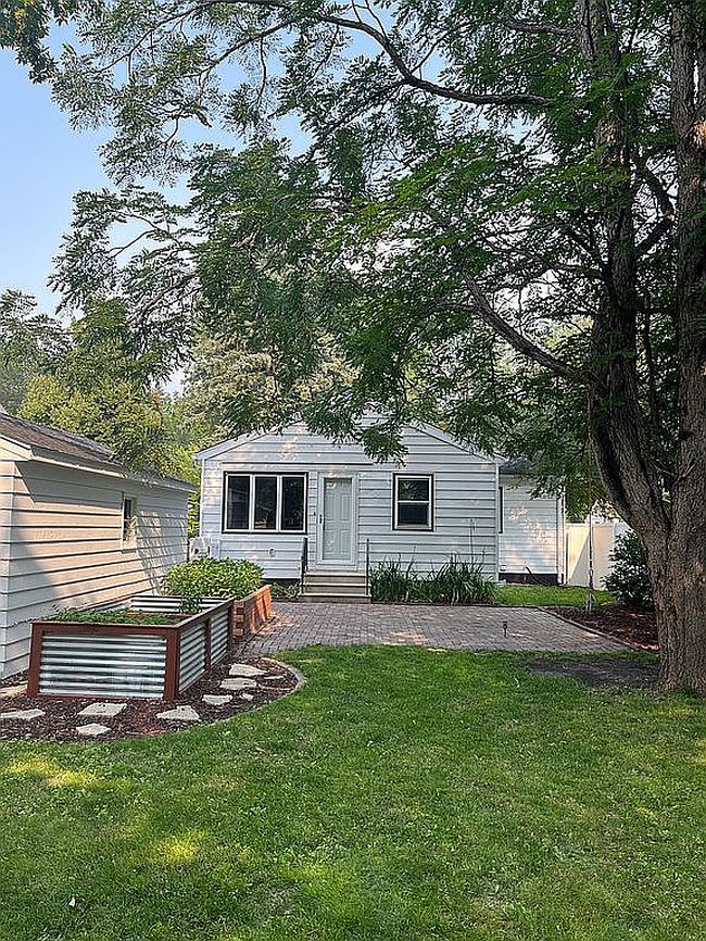 Photo of 1101 12th St S, Moorhead, MN