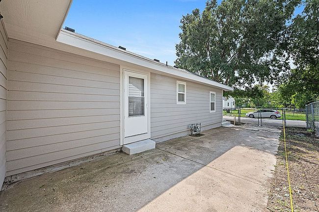 Additional photo 3 of property located at 1606 N Chautauqua Ave