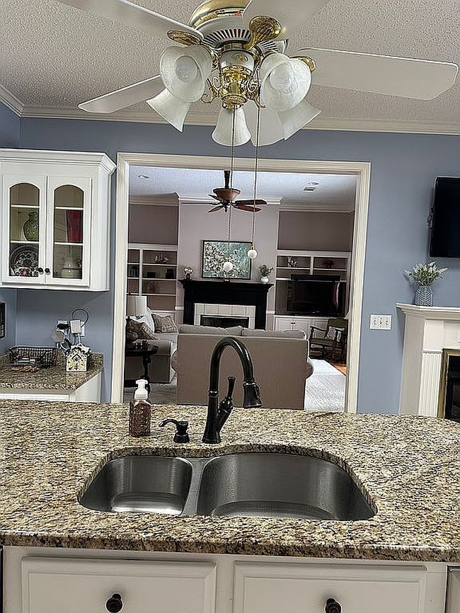 Image of 1649 Medlar Dr