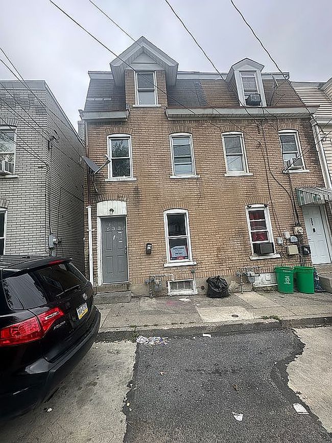 Photo of 533 Elliger St, Allentown, PA