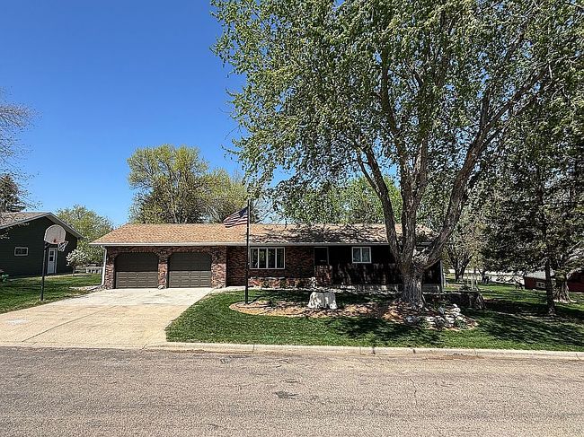 Image of 416 11th St W
