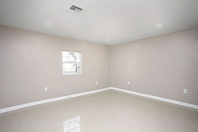 Additional photo 2 of property located at 1414 N Highland St