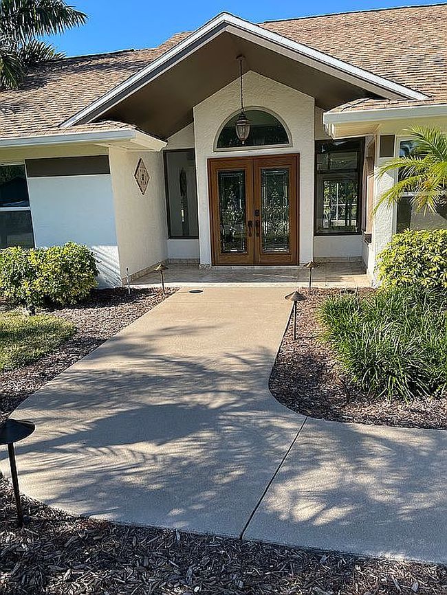 Photo of 2160 Pine Woods Cir, Naples, FL