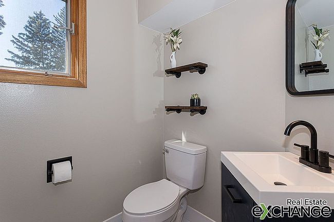 Photo of 2718 Avalon Dr, Bettendorf, IA