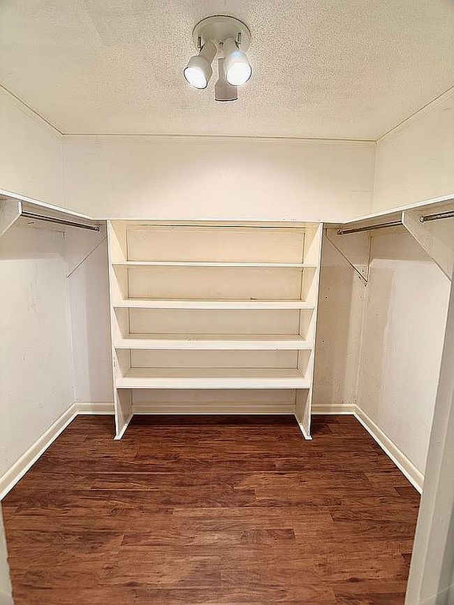 Image of 1321 W Johnson St