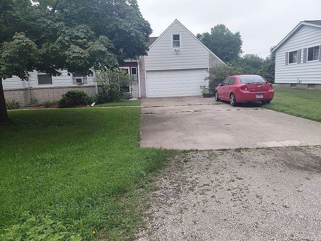Photo of 615 7th St, Colona, IL