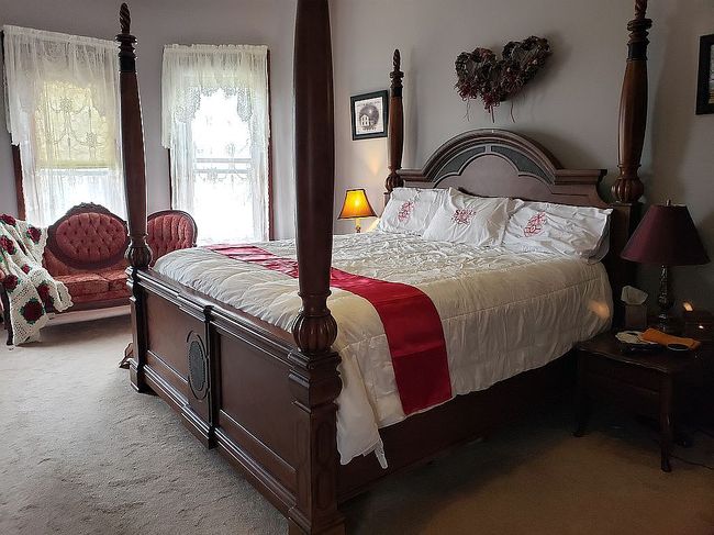 Photo of 606 N Wooster Ave, Dover, OH
