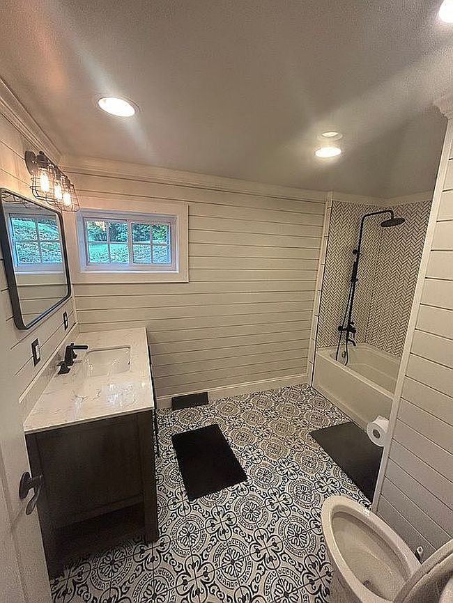 Photo of 2 Longview Ln, Kingsport, TN