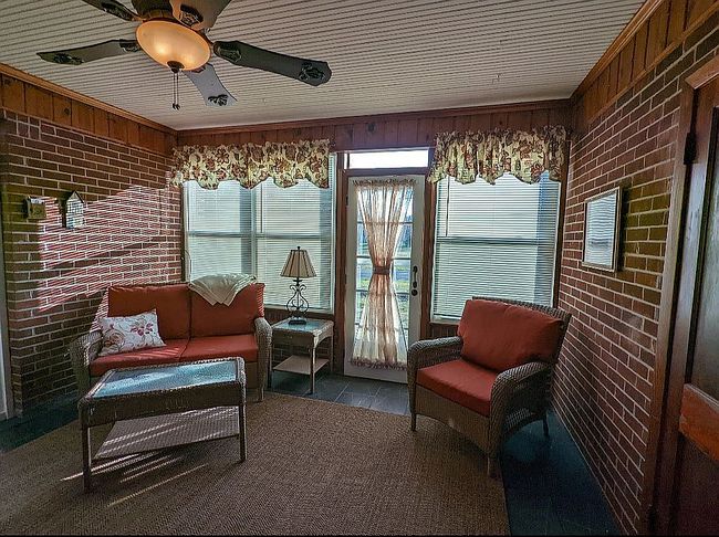 Image of 15484 Mountain Rd