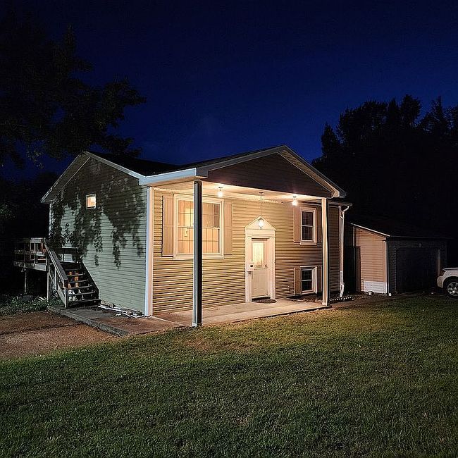 Photo of 303 Prentice St, Carterville, IL