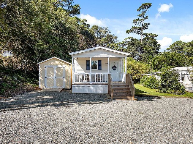 Photo of 303 Bay Tree Ln