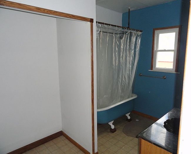 Image of 104 S Main St