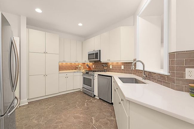Photo of 2701 Glenwood Gardens Ln Unit 106, Raleigh, NC