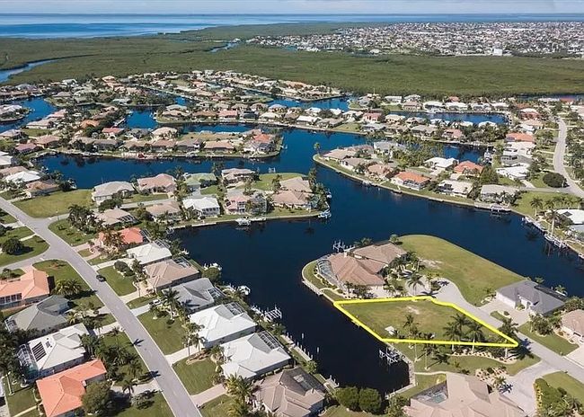 Photo of 513 Marseilles Ct, Punta Gorda, FL