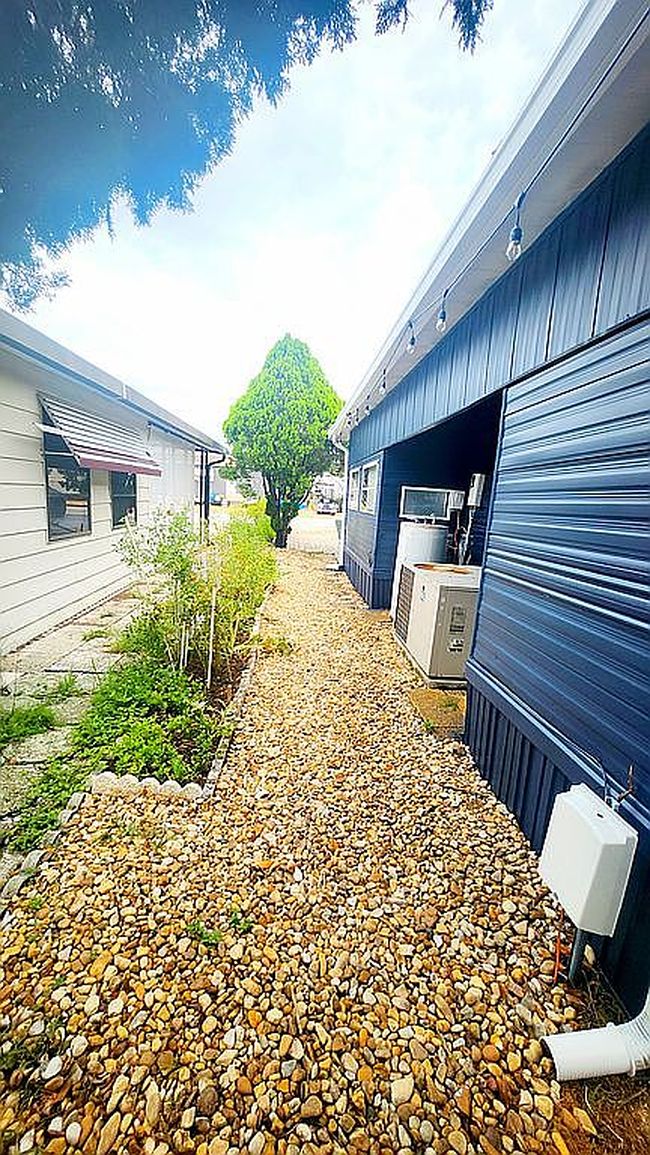 Image of 237 Palm Crest Ln