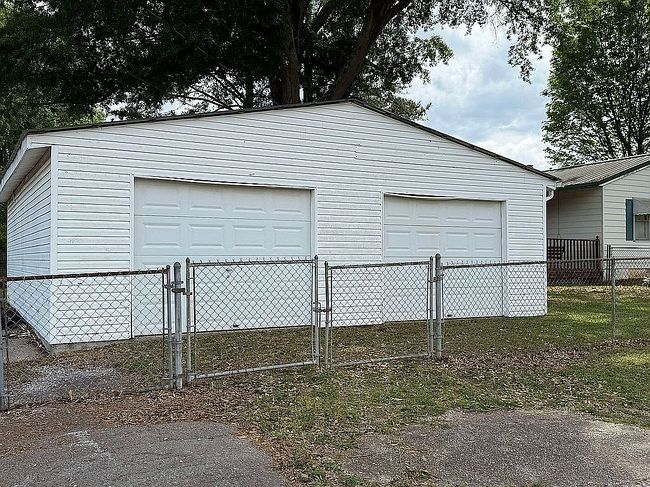 Photo of 401 Glendale Ave, Muscle Shoals, AL