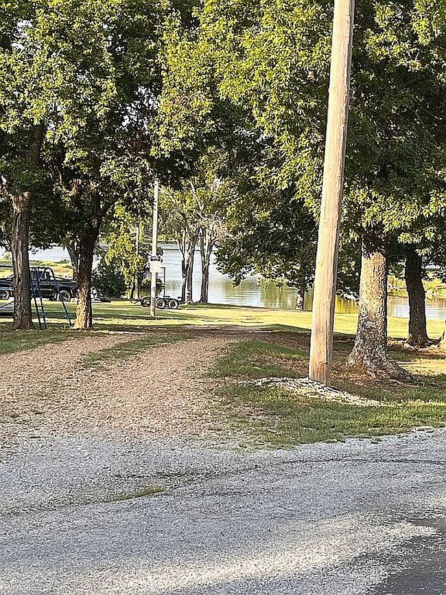 Image of 615 Lakeside Dr N