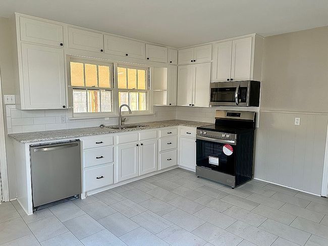 Image of 802 Crescent Dr