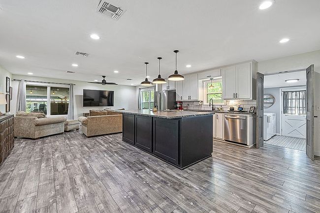 Additional photo 2 of property located at 323 Houston St