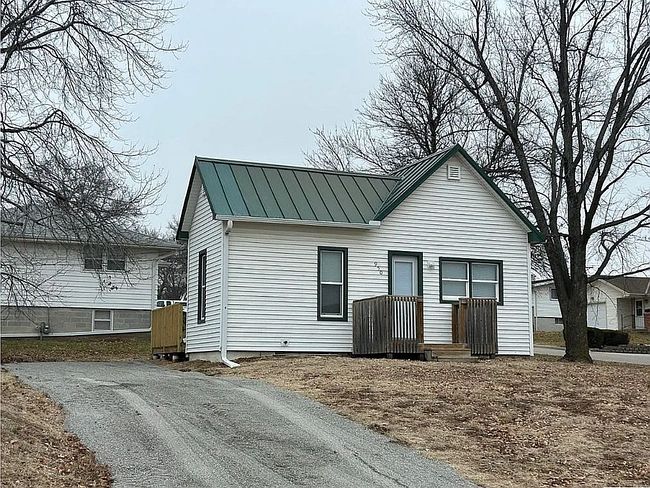 Preview of property located at 950 1st St