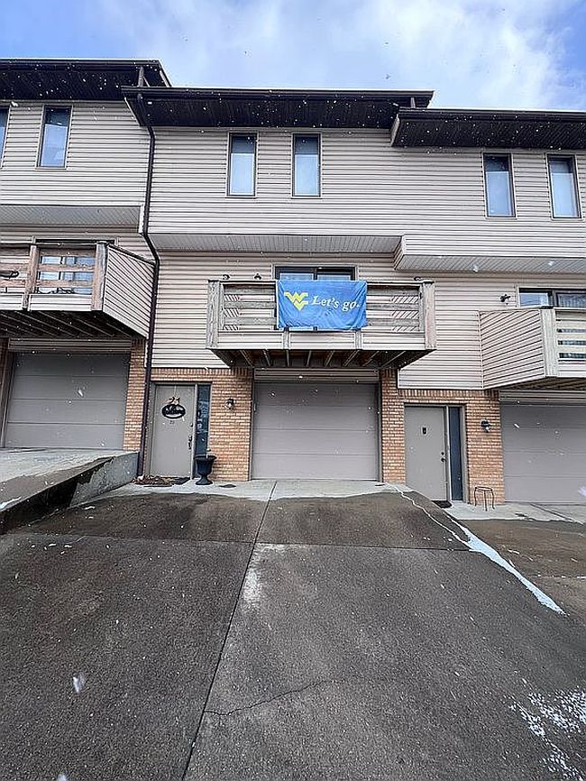 Photo of 1332 Pineview Dr Apt 20, Morgantown, WV