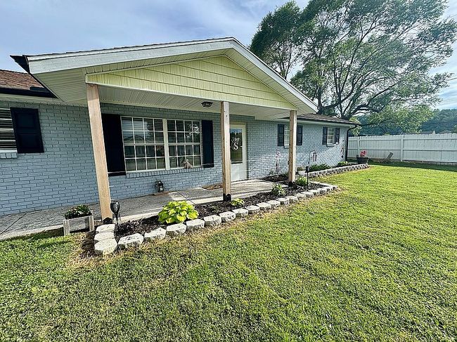 Photo of 44 Lawrence St, Greenup, KY