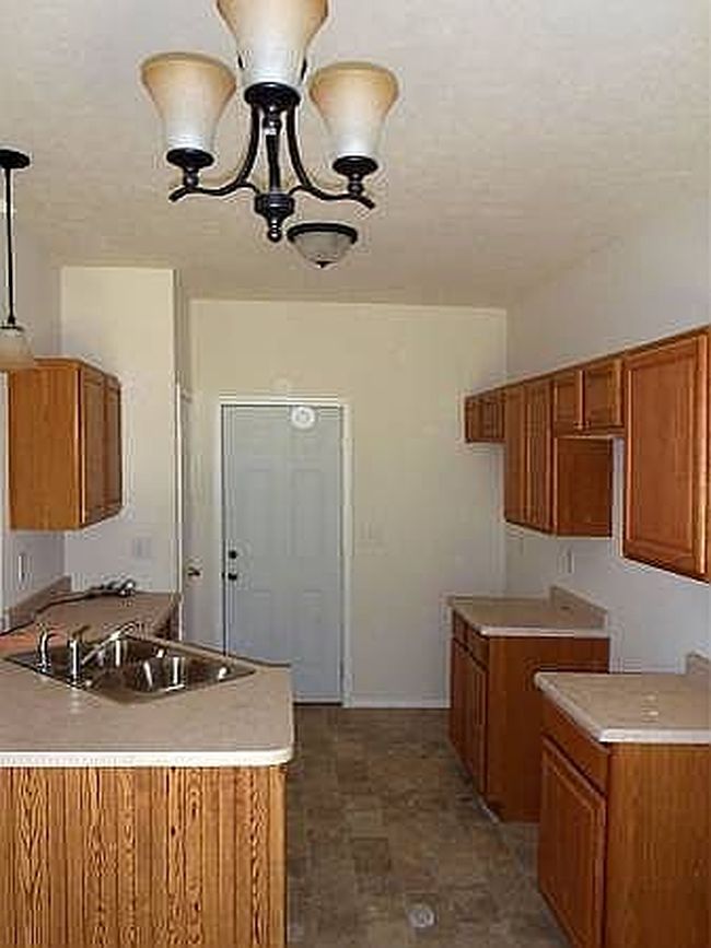 Photo of 916 S Larkspur Ln, Bloomington, IN