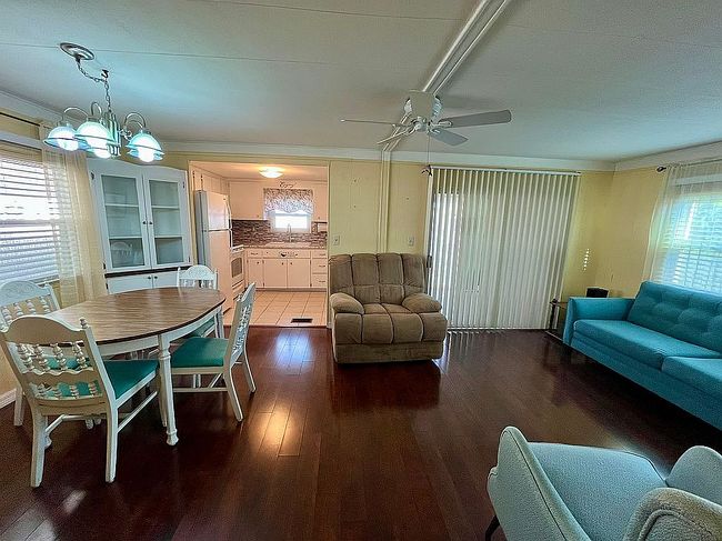 Photo of 37 Pindo Palm St E