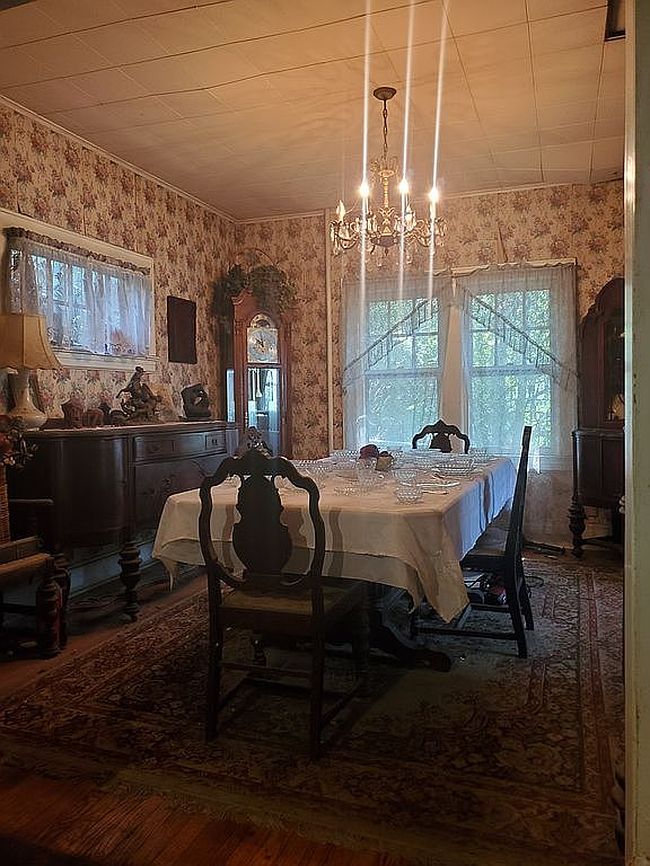 Photo of 148 Saw Mill Rd, Bellmore, NY